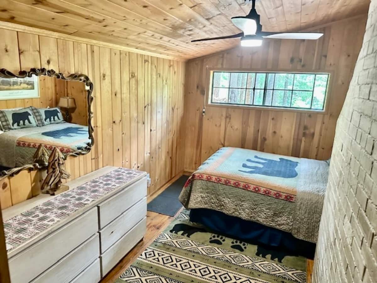 Bedroom with a queen bed