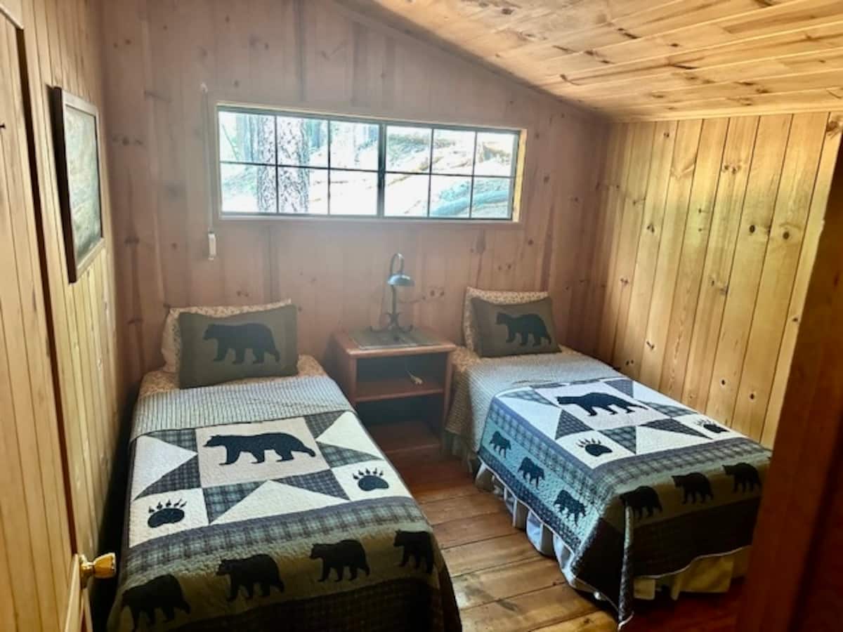 Bedroom with two twin beds